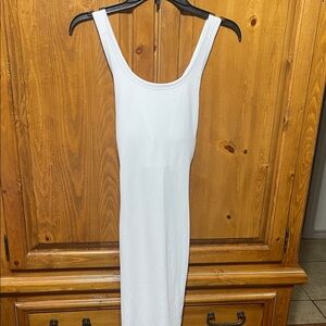 Elegant White Sleeveless Dress